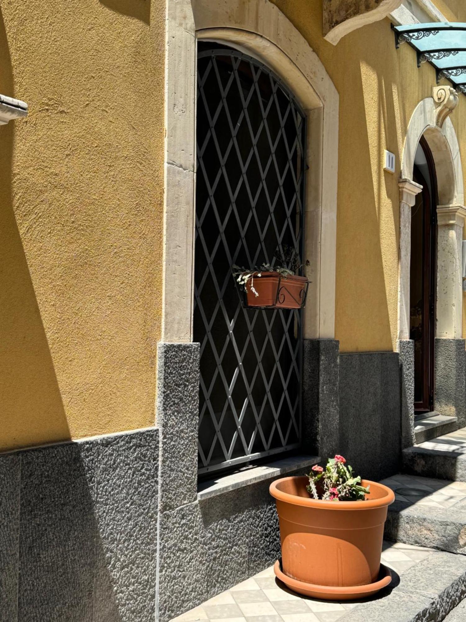 Dimora Delle Sciare - Centro Storico Apartment Catania Bagian luar foto